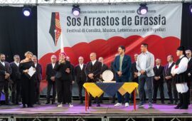 Festival “Sos arrastos de Grassia”: duecento artisti sul palco per il tributo alla premio Nobel nuorese