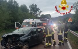 Ragazzo di Lanusei perde il controllo dell’auto e si schianta contro altre due macchine