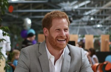 Il Principe Harry compie 40 anni, l’eredità milionaria della Regina Madre nelle sue mani oggi