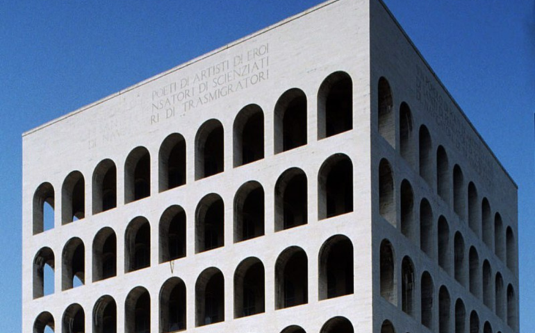 Quiz per romani: che palazzo è questo? C’è chi lo chiama “il Colosseo quadrato”