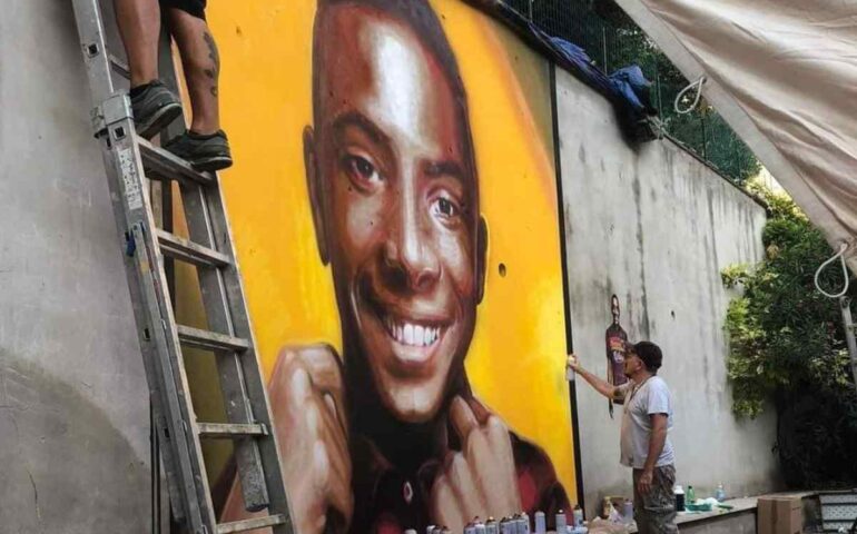 Ozmo commemora la memoria di Willy Monteiro con un nuovo murale a Paliano