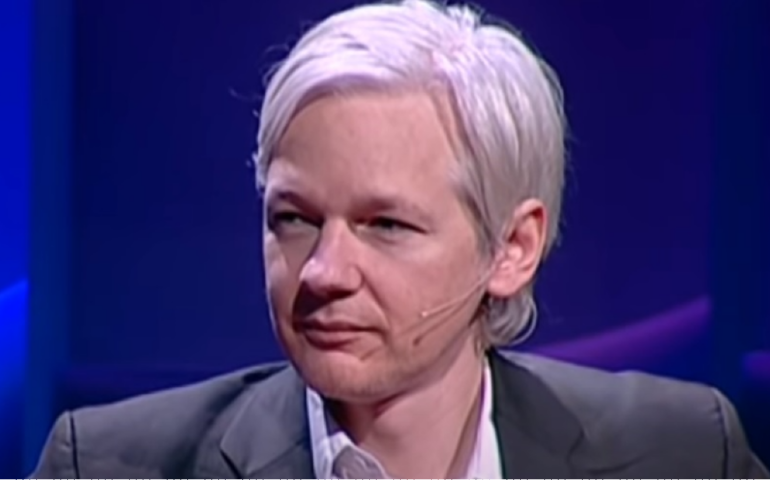 Perché Roma ha conferito la cittadinanza onoraria a Julian Assange?