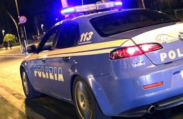 polizia auto notte lampeggianti