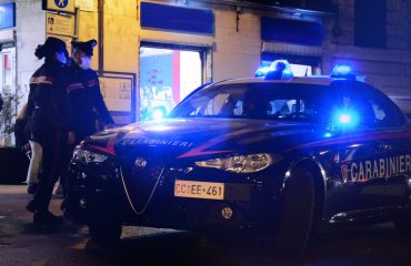 carabinieri auto notte lampeggianti