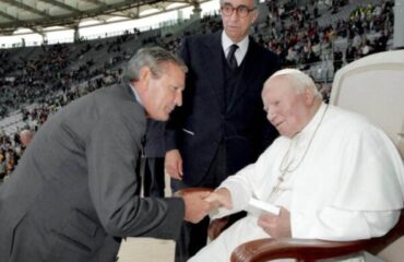 L'incontro tra Gigi Riva e il Papa nel 2000