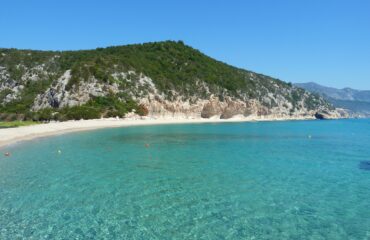 Cala Luna vista dal mare