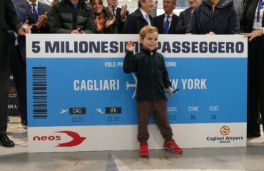 Joele, il CINQUEMILIONESIMO PASSEGGERO dell'aeroporto di Elmas