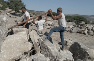 ricostruzione di un nuraghe a gergei