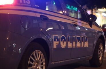 Auto della polizia di notte