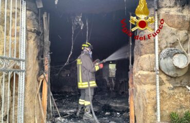 incendio orroli vigili del fuoco